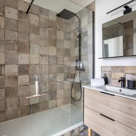 Apartment Le Louvre - Proche Thermes Chic & Douillet *