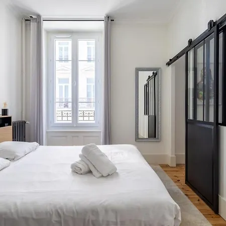 Апартаменты Le Louvre - Proche Thermes Chic & Douillet Руайя